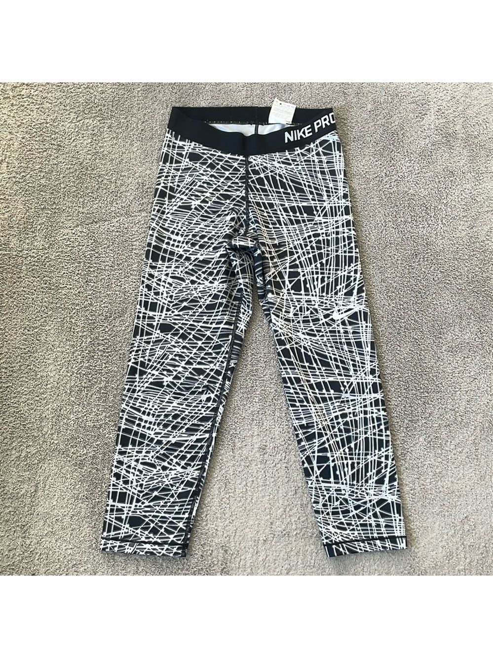 EC Nike Pro Black / Grey Cropped Leggings - Size Small